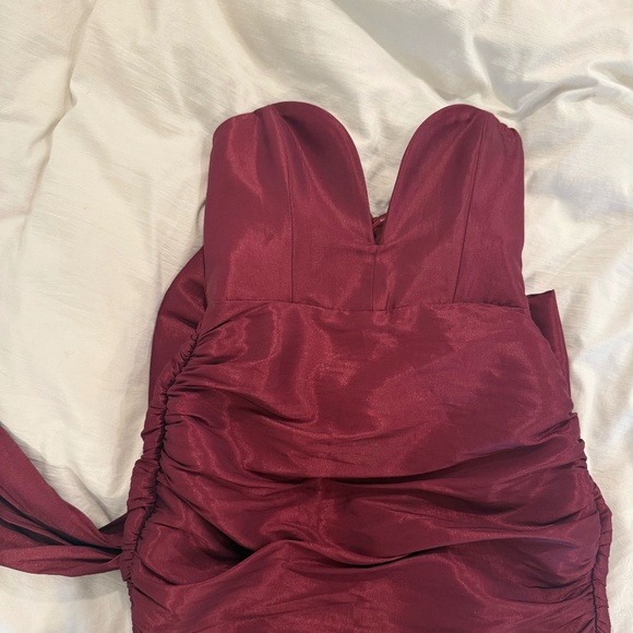 Oh Polly - Woven Taffeta Strapless Mini Dress in Wine - Size 4 - Picture 8 of 9